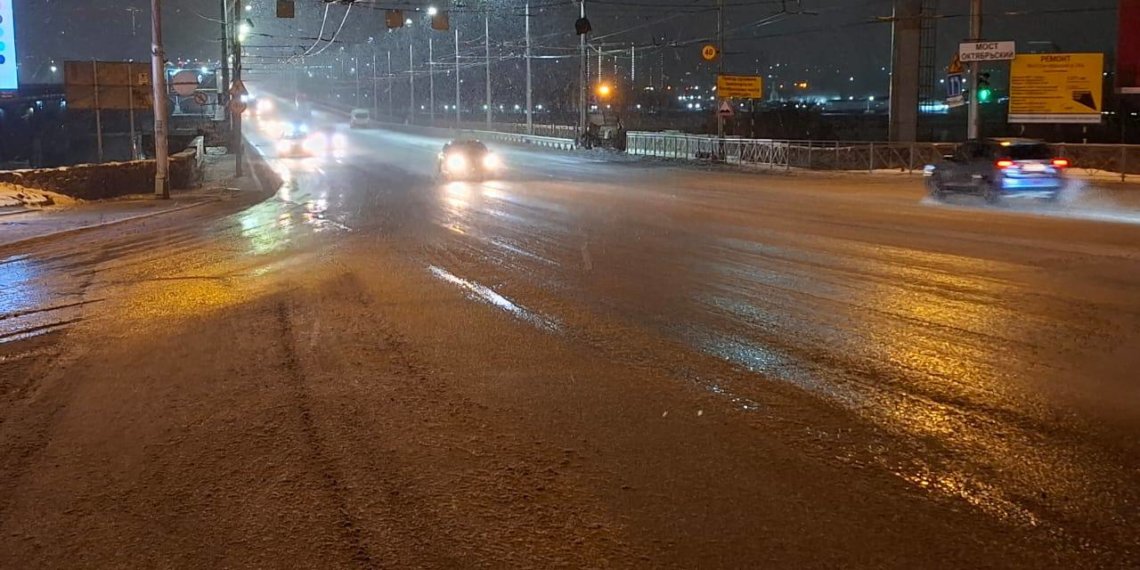 Движение по Октябрьскому мосту полностью открыли