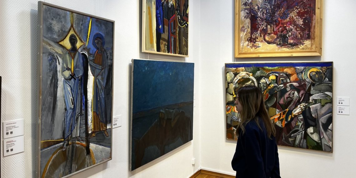 «Энштейна в яблоках» и «Хирурга времени» можно найти на новой выставке в Новосибирске