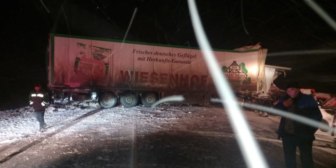 ДТП на заснеженной новосибирской трассе унесло жизнь сибиряка