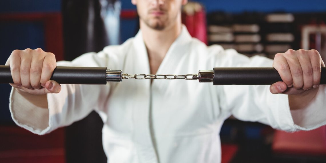 Сибиряка в третий раз будут судить за применение нунчаков против соседей