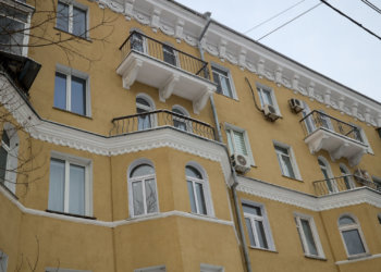 Исторический облик вернули 70-летней «сталинке» на Большевистской