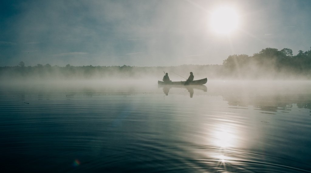 Тело рыбака вынесло на берег реки под Новосибирском