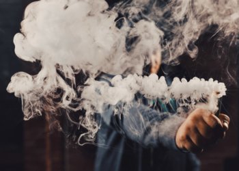 Большинство новосибирцев поддерживают запрет вейпов среди подростков