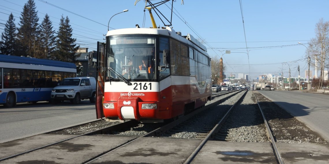 На улице Мира в Новосибирске возобновили движение трамваев