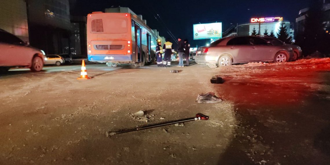 Пассажирский автобус насмерть сбил пенсионера в Новосибирске