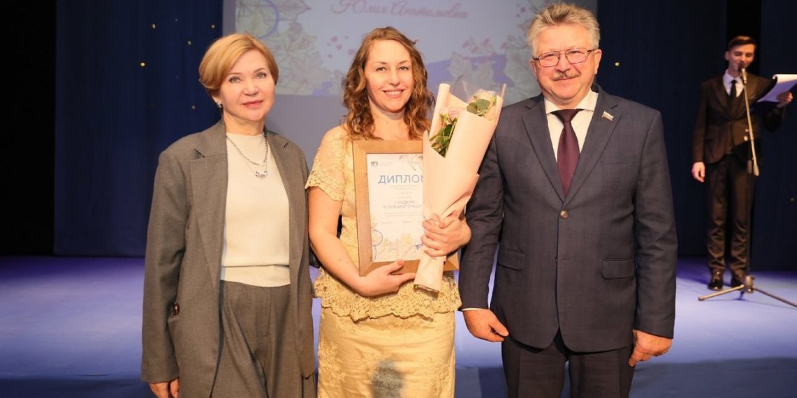 Многодетных матерей Новосибирска наградили дипломами мэра