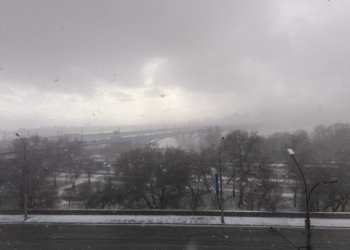 Снежная буря накрыла Новосибирск — видео