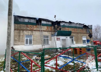 В селе под Новосибирском в Доме культуры сгорела крыша на площади более 370 кв м