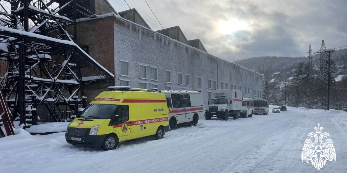 Рабочий погиб под завалами на шахте «Таштагольская» в Кузбассе