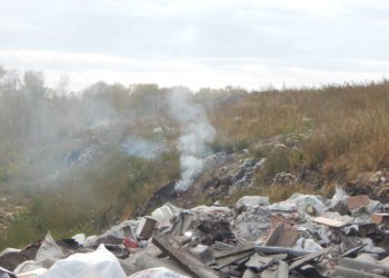 Власти Новосибирска разобрали громадную нелегальную свалку в Калининском районе