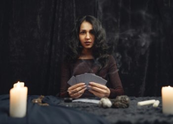 Расклады Таро хотят запретить на законодательном уровне в России