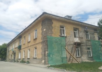 Аварийное общежитие на улице Шекспира в Новосибирске готовят к сносу