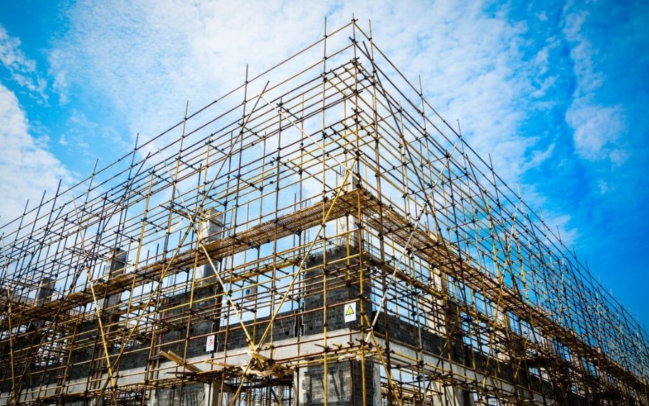 В Новосибирске арестовали имущество на стройплощадках недостроенных концессионных школ