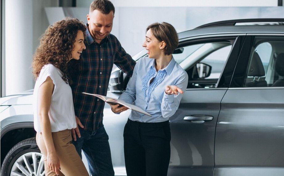 ВТБ: в октябре выдачи автокредитов в России сократились почти на треть