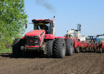 Аграрии Новосибирской области сократили закупку сельхозтехники на 40%