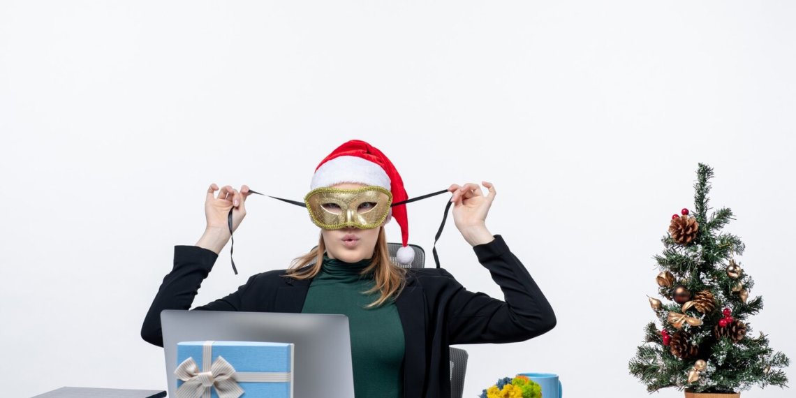 Каждый пятый новосибирец проведёт новогодние каникулы на работе