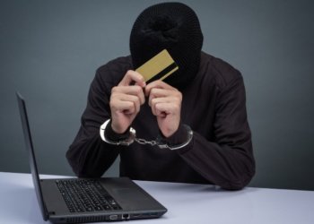 Задержан директор новосибирской фирмы, обвиняемый в мошенничестве на сумму 340 тысяч рублей