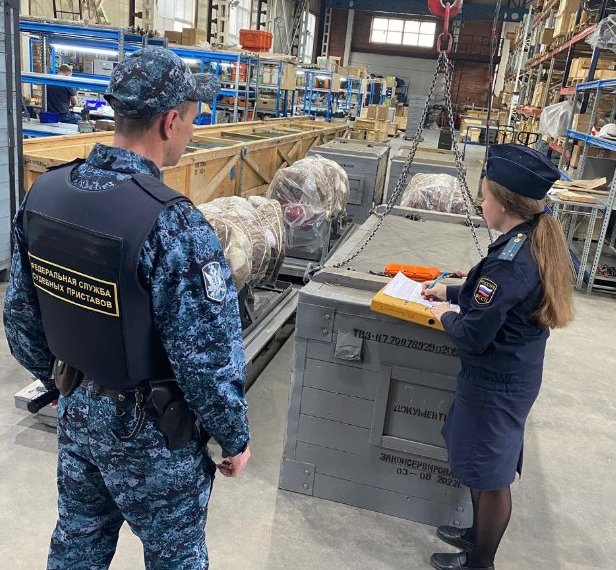 В Новосибирской области арестовали вертолетные двигатели за долги