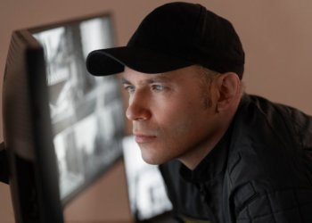 В Госдуме разработали законопроект против сталкинга: запретят приближаться к жертвам