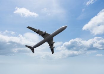 Российская авиакомпания ввела скидку в 50% для детей до 12 лет