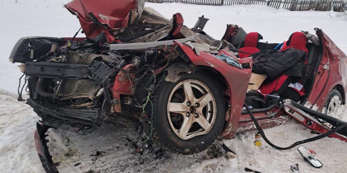 Женщина и 19-летний парень погибли в ДТП на алтайской дороге