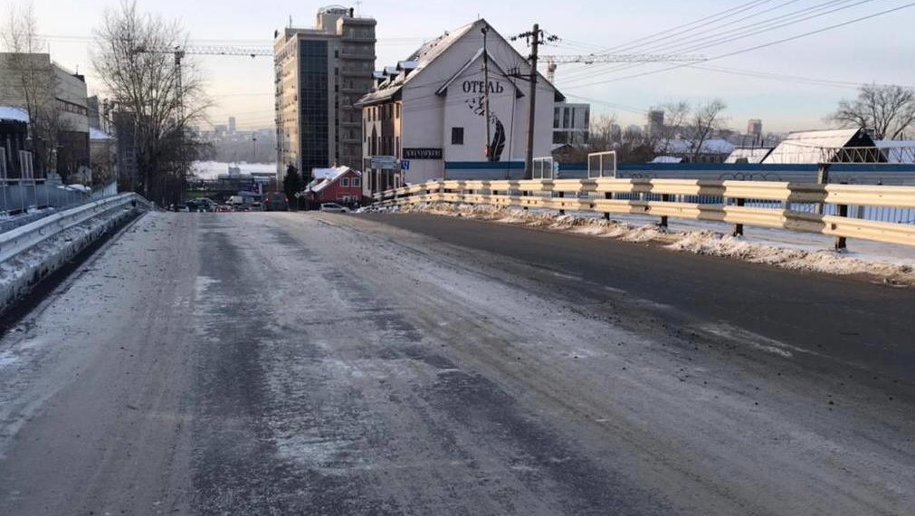 В Новосибирске открыли для движения путепровод на Добролюбова