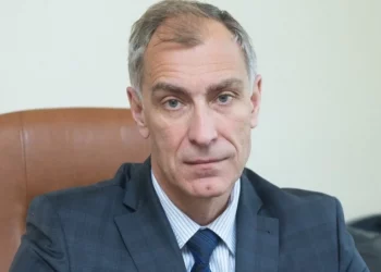 Бывший замминистра труда Омской области обвиняется в покупке автомобиля за счет дома-интерната