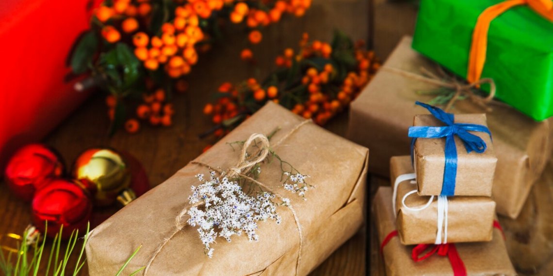 Новый год без банальностей: топ-5 необычных подарков
