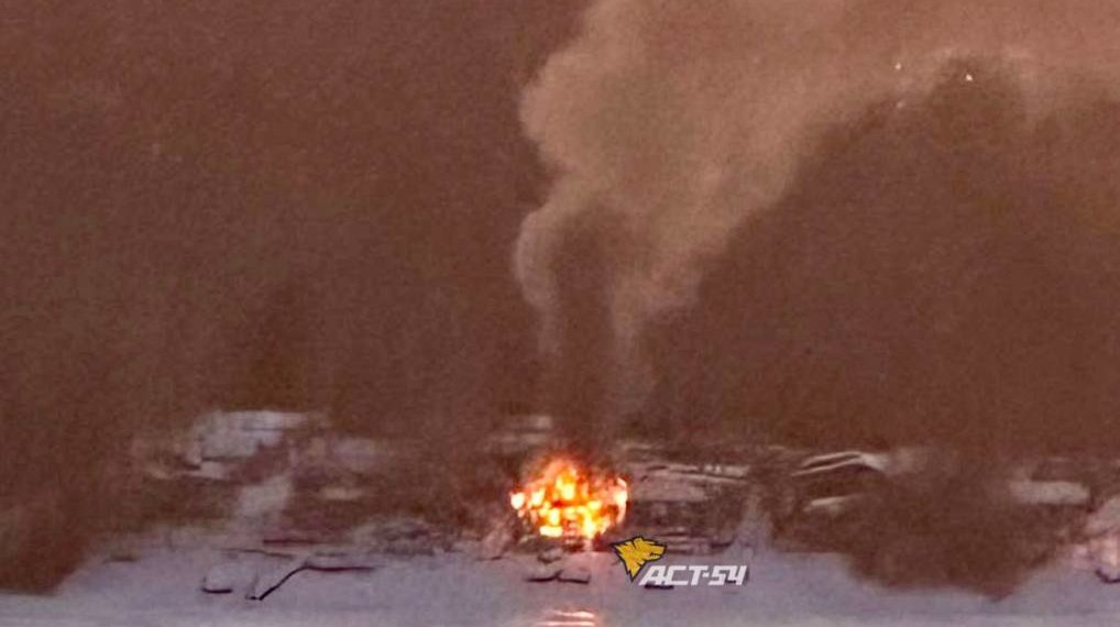 В Новосибирске на Бугринской сгорела лодочная станция