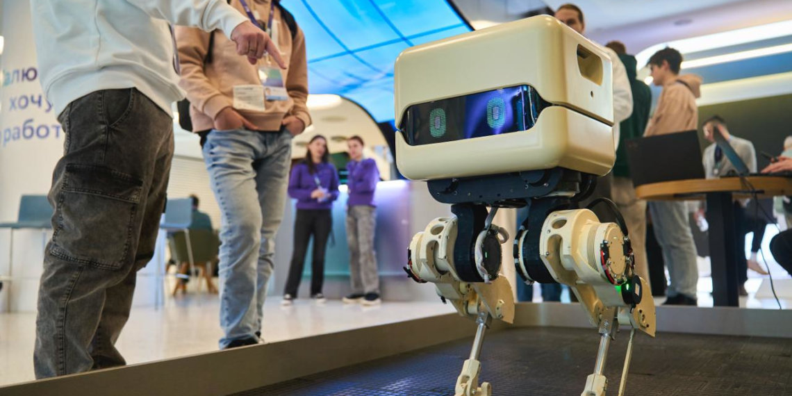 На AI Journey Сбер презентовал целое семейство роботов-помощников