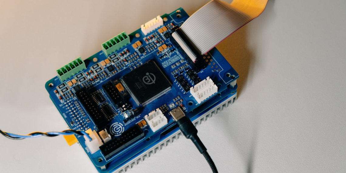 Новосибирские ученые создали блок регулирования напряжения для самолетов