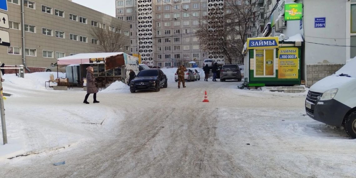 Автомобиль без водителя сбил пенсионерку в Новосибирске
