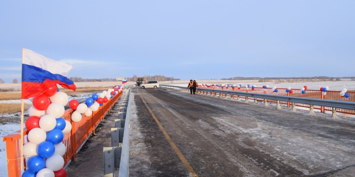 В Новосибирской области досрочно открыли новый мост
