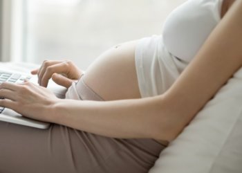 Оптимальный возраст для рождения ребёнка назвали в Минздраве