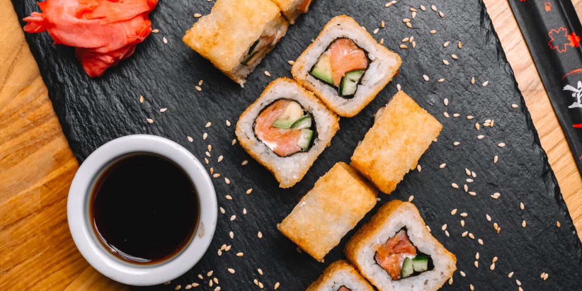 В Новосибирске 43 человека отравились суши