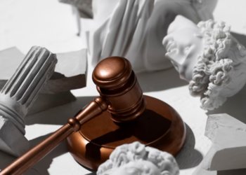 Мошенницы из Новосибирска присвоили почти 4 млн рублей материнского капитала