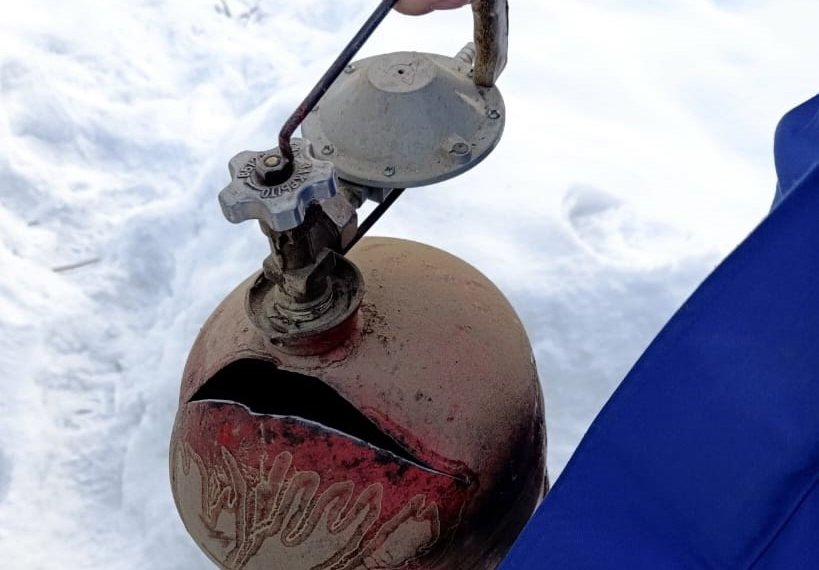 Женщина и ребенок пострадали при взрыве газового баллона в Бийске