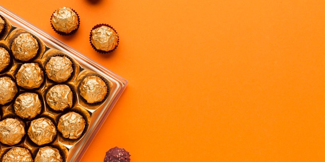 Чем опасны сладкие новогодние подарки для детей — рассказал врач