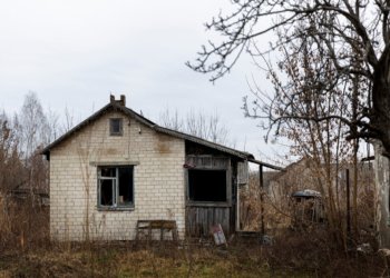Стало известно число новосибирцев, проживающих в аварийных домах