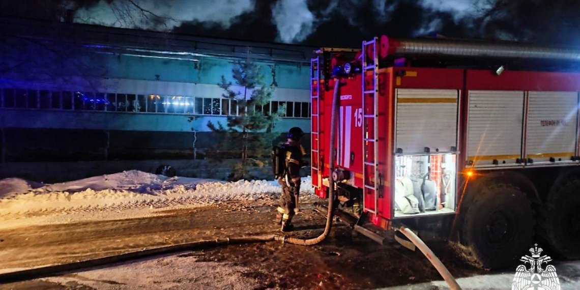 В Новосибирске ночью сгорело административно-производственное здание на Станционной