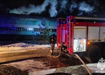 В Новосибирске ночью сгорело административно-производственное здание на Станционной