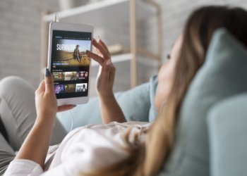 Трафик с YouTube переходит на российские платформы, утверждает Минцифра