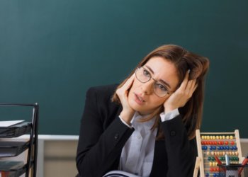 Правительству РФ рекомендовали рассмотреть вопрос о повышении зарплат учителям