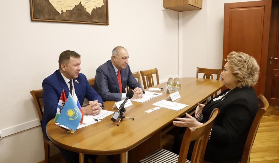 Коллеги и добрые соседи