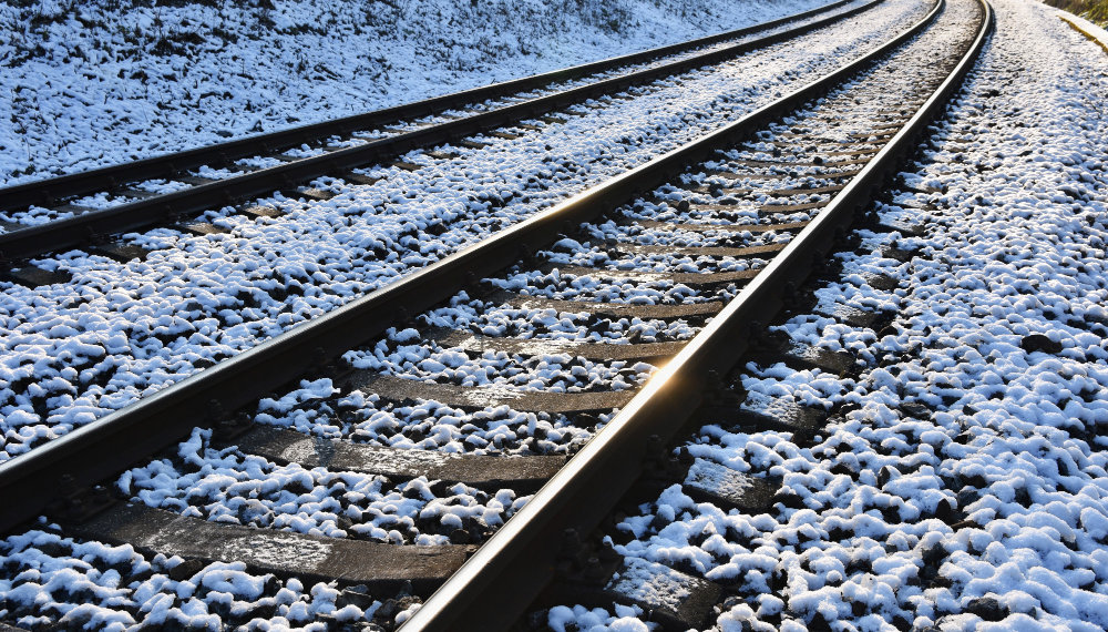 Поезд насмерть сбил жительницу Новосибирска на станции Обь