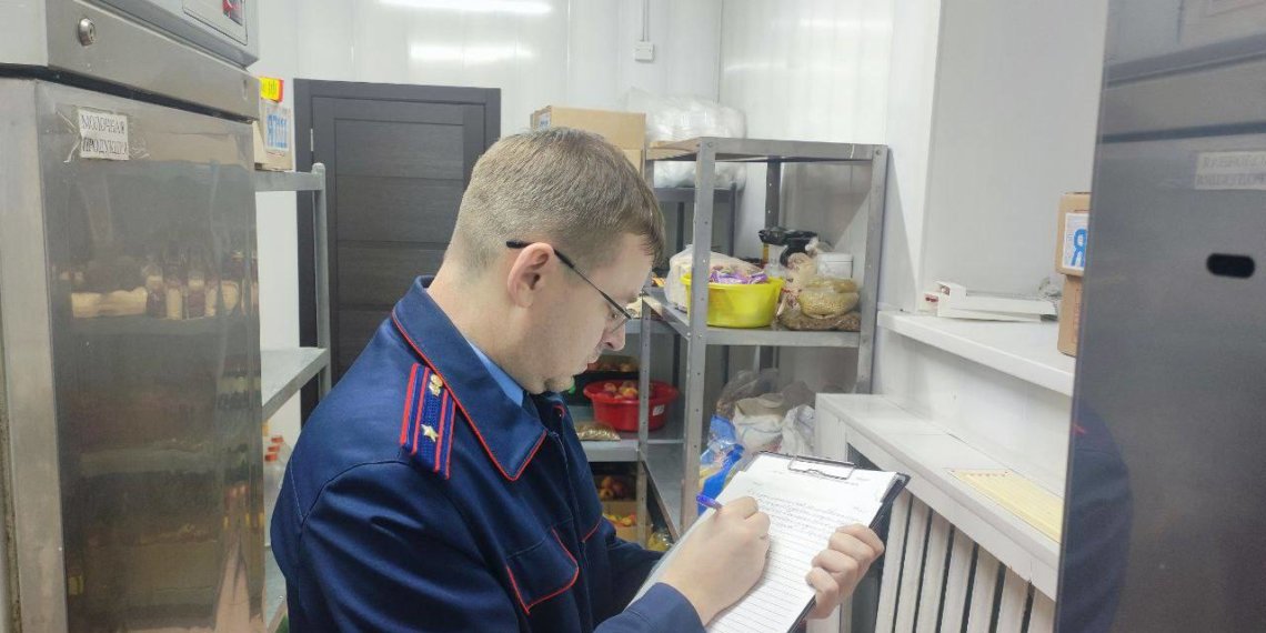 В Сибирском санатории 47 человек отравились в столовой 