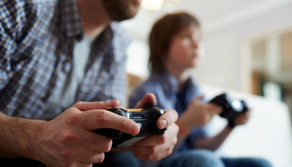 Поставки PlayStation и Xbox в Россию хотят запретить в Евросоюзе