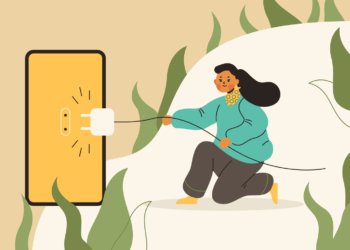 Почему нельзя оставлять телефон на зарядке на ночь — объяснил эксперт