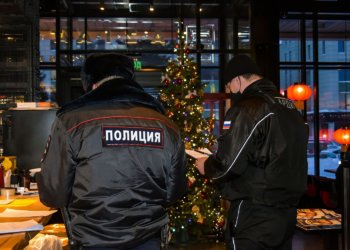 Пьяный новосибирец пытался оплатить покупку пачкой сигарет