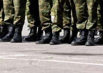 Правительство поддержало продление решения о призыве срочников